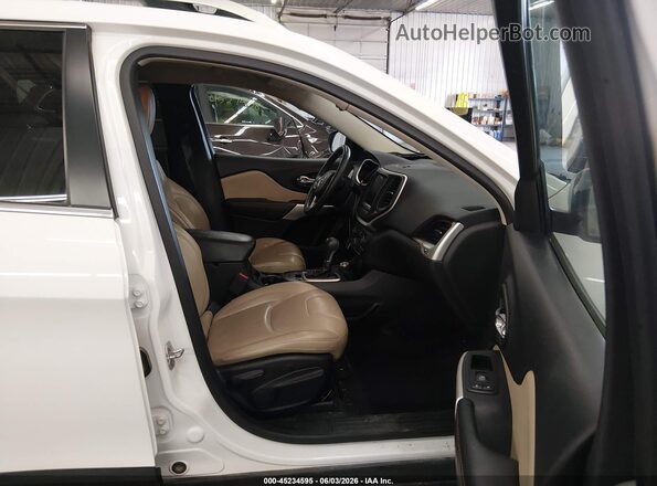 1C4PJMDS5HW613173 2017 JEEP CHEROKEE White Vista interior delantera