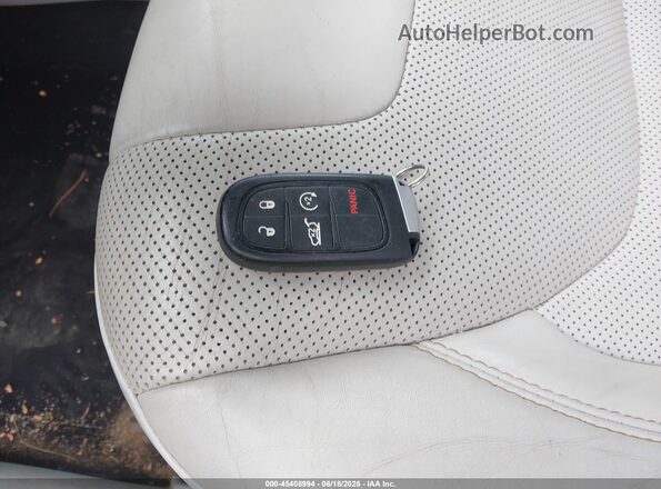 1C4PJMDX0KD368247 2019 JEEP CHEROKEE Black Widok deski rozdzielczej