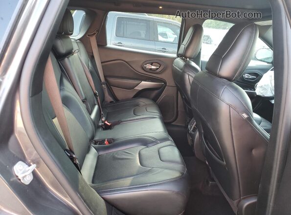 1C4PJMDX0LD617941 2020 JEEP CHEROKEE Gray Rear interior view