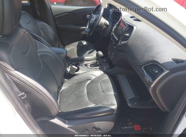 1C4PJMDX2KD107282 2019 JEEP CHEROKEE Белый Вид салона спереди