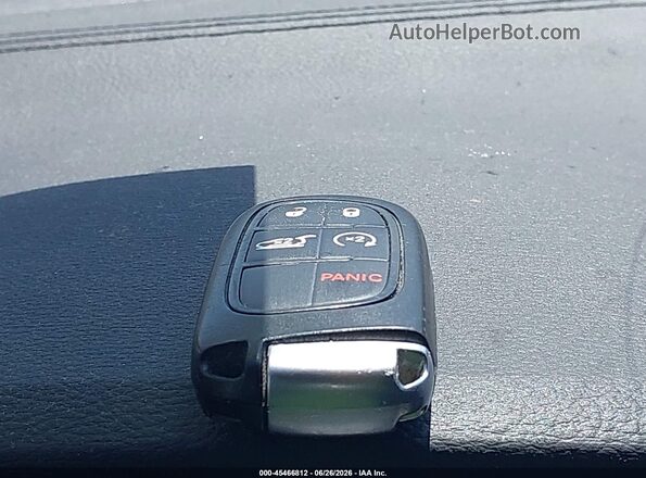 1C4PJMDX2KD107282 2019 JEEP CHEROKEE Белый Вид панели приборов