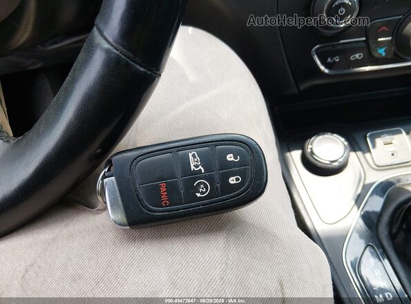 1C4PJMDX3KD259801 2019 JEEP CHEROKEE Серый Вид панели приборов