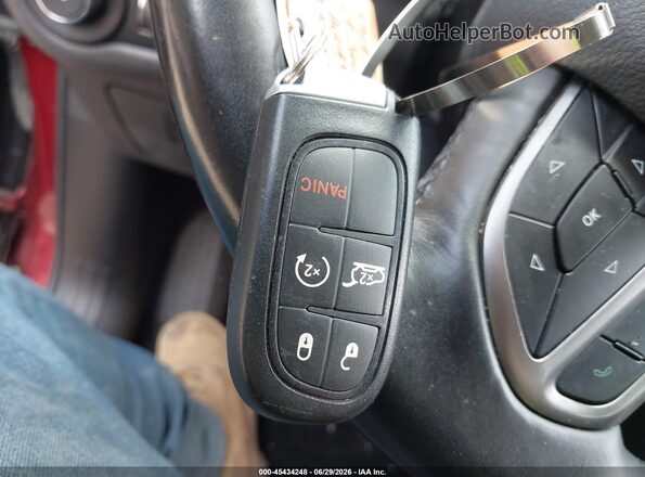 1C4PJMDX4KD252436 2019 JEEP CHEROKEE Красный Вид панели приборов