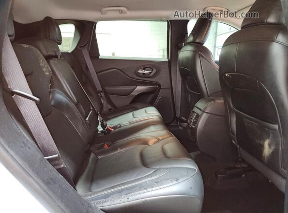 1C4PJMDX5LD562774 2020 JEEP CHEROKEE White Вид задньої частини салону