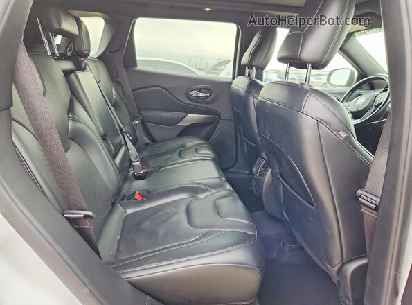 1C4PJMDX5LD647386 2020 JEEP CHEROKEE White Widok tylnych siedzeń