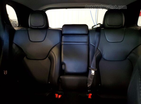 1C4PJMDX8KD135068 2019 JEEP CHEROKEE Red Widok tylnych siedzeń