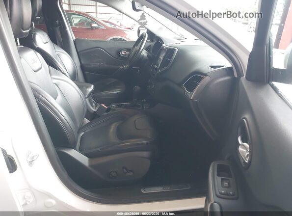 1C4PJMDX8KD359568 2019 JEEP CHEROKEE White Front interior view