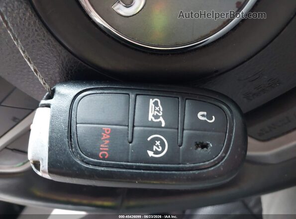 1C4PJMDX8KD359568 2019 JEEP CHEROKEE White Dashboard view