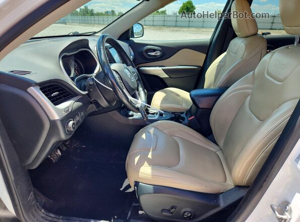1C4PJMDXXJD530013 2018 JEEP CHEROKEE White Front interior view