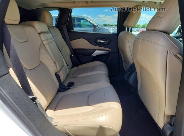 1C4PJMDXXJD530013 2018 JEEP CHEROKEE White Rear interior view