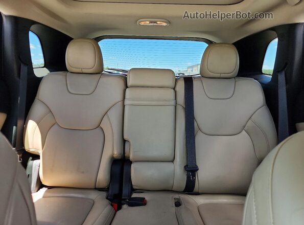 1C4PJMDXXJD530013 2018 JEEP CHEROKEE White Rear seats view