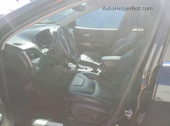 1C4PJMDXXMD159651 2021 JEEP CHEROKEE Black Widok wnętrza z przodu