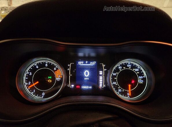 1C4PJMLB0KD451876 2019 JEEP CHEROKEE Silver Սարքավորումների վահանակի տեսք