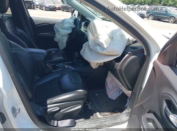 1C4PJMLB1KD199104 2019 JEEP CHEROKEE White Front interior view