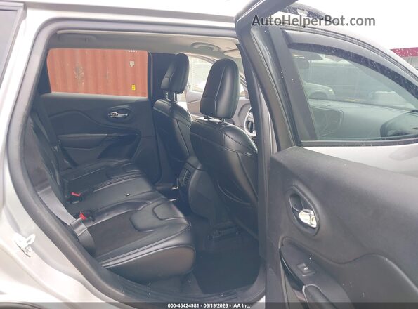 1C4PJMLB2KD320240 2019 JEEP CHEROKEE Silver Vista de la etiqueta del VIN