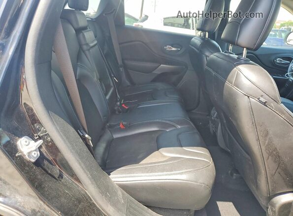 1C4PJMLB3KD346670 2019 JEEP CHEROKEE Black Вид задньої частини салону
