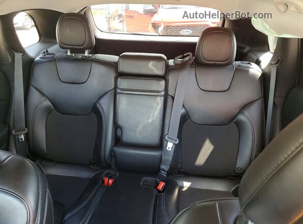 1C4PJMLB4KD233701 2019 JEEP CHEROKEE Черный Вид задних сидений