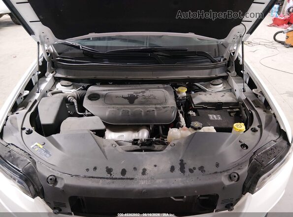 1C4PJMLB4KD349304 2019 JEEP CHEROKEE White Вид ззаду
