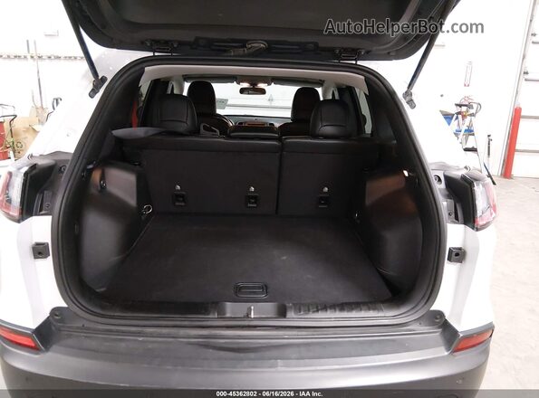 1C4PJMLB4KD349304 2019 JEEP CHEROKEE White 