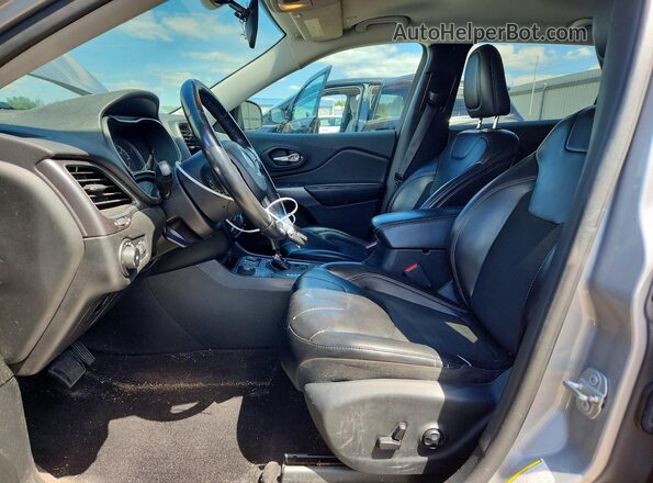 1C4PJMLB5KD199347 2019 JEEP CHEROKEE Gray Vista interior delantera