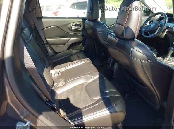 1C4PJMLB6KD101393 2019 JEEP CHEROKEE Gray VIN կոդի պիտակի տեսք