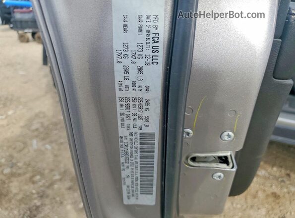 1C4PJMLB6KD355332 2019 JEEP CHEROKEE Silver ძრავის განყოფილების ხედი