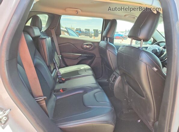 1C4PJMLB6LD576320 2020 JEEP CHEROKEE White უკანა სალონის ხედი