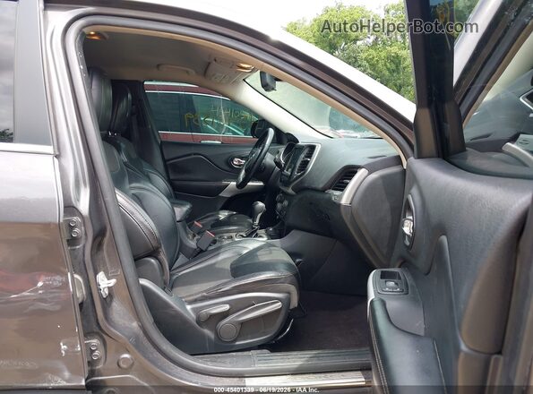 1C4PJMLB7JD517208 2018 JEEP CHEROKEE Gray Widok wnętrza z przodu