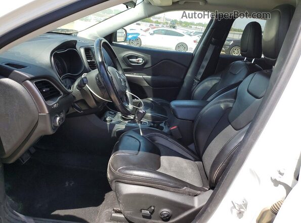1C4PJMLB7KD481330 2019 JEEP CHEROKEE Белый Вид салона спереди