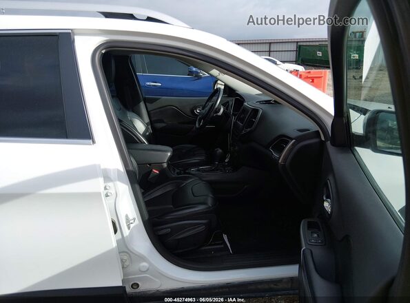 1C4PJMLB8KD395718 2019 JEEP CHEROKEE White Front interior view