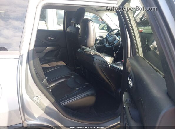 1C4PJMLB9KD198797 2019 JEEP CHEROKEE Gray Вид наклейки з VIN-кодом