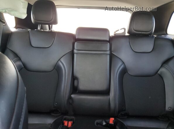 1C4PJMLB9KD336158 2019 JEEP CHEROKEE Red Rear seats view