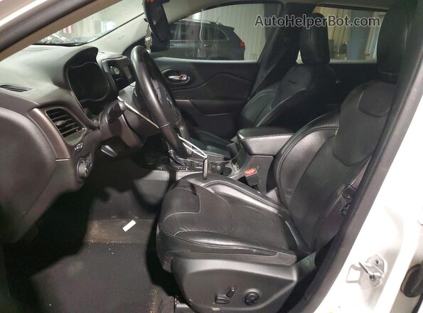 1C4PJMLX3LD642155 2020 JEEP CHEROKEE Белый Вид салона спереди