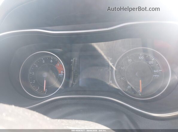 1C4PJMLX4KD231071 2019 JEEP CHEROKEE Silver Панорамний вид салону 360°
