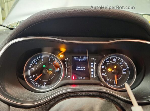 1C4PJMLX4KD281968 2019 JEEP CHEROKEE Silver ხელსაწყოთა პანელის ხედი