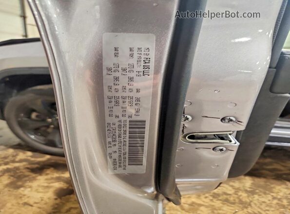 1C4PJMLX4KD281968 2019 JEEP CHEROKEE Silver VIN კოდის სტიკერის ხედი
