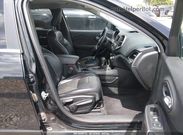 1C4PJMLX7KD101804 2019 JEEP CHEROKEE Черный Вид салона спереди