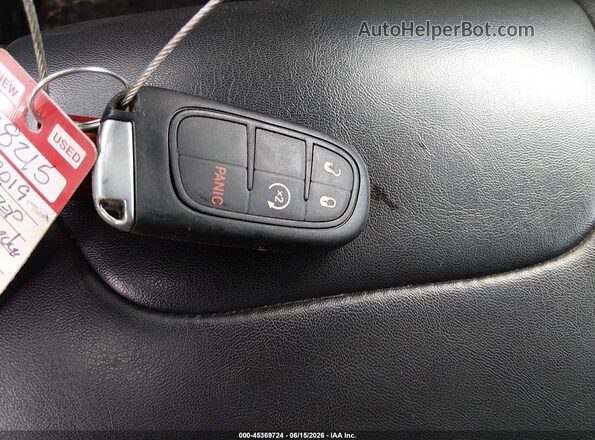 1C4PJMLX7KD101804 2019 JEEP CHEROKEE Черный Вид панели приборов