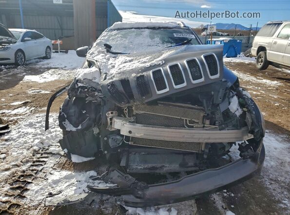 1C4PJMLXXJD515917 2018 JEEP CHEROKEE Серебряный Вид спереди