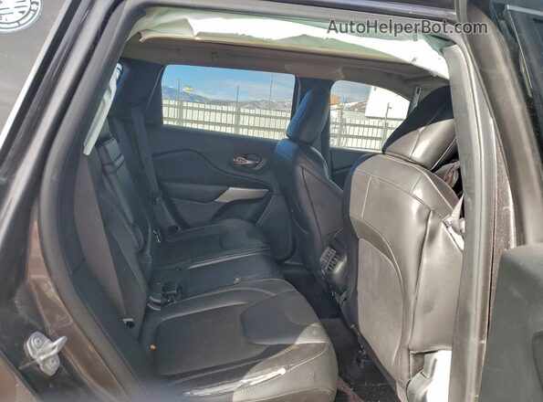 1C4PJMLXXJD515917 2018 JEEP CHEROKEE Серебряный Вид задней части салона