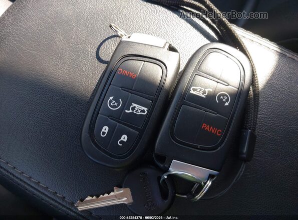 1C4PJMLXXKD451248 2019 JEEP CHEROKEE White Vista del salpicadero