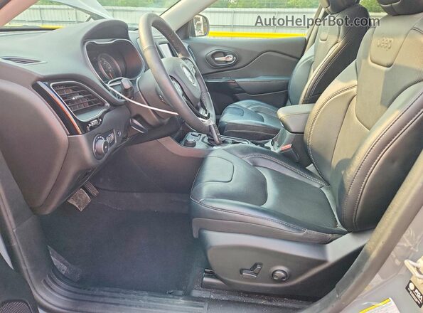 1C4PJMMB3PD108484 2023 JEEP CHEROKEE Gray Вид салону спереду