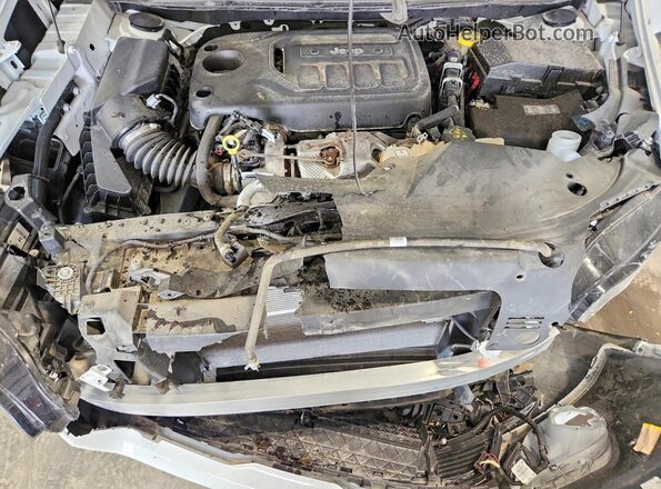 1C4PJMMN8ND514459 2022 JEEP CHEROKEE White Widok wnętrza z tyłu