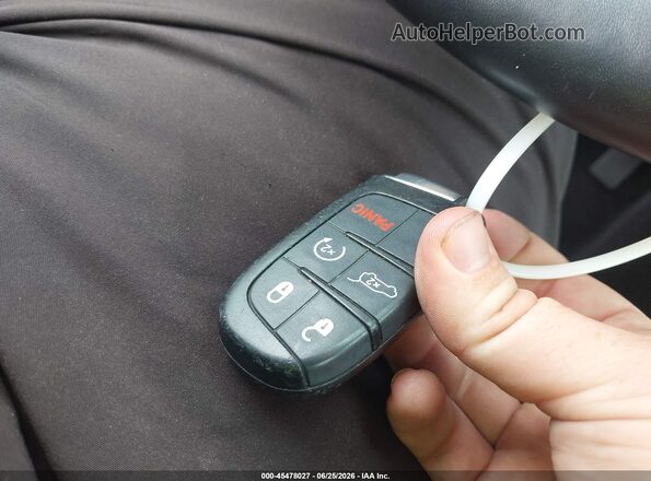 1C4RJEBG3HC949757 2017 JEEP GRAND CHEROKEE Red Вид панелі приладів