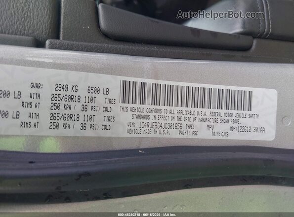 1C4RJEBG4JC301656 2018 JEEP GRAND CHEROKEE Silver Engine compartment view