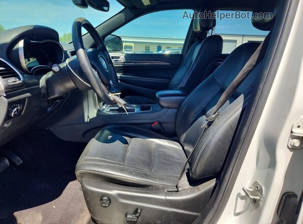 1C4RJEBGXJC447432 2018 JEEP GRAND White Front interior view