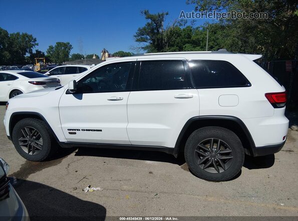 1C4RJFAG3HC625070 2017 JEEP GRAND CHEROKEE White Widok wnętrza 360 stopni