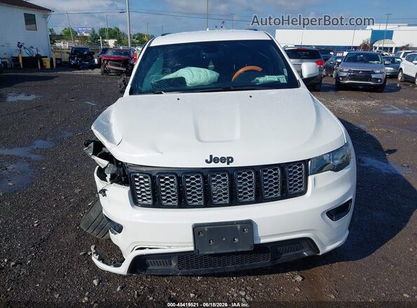 1C4RJFAG6JC258820 2018 JEEP GRAND CHEROKEE Белый Вид щитка приборов