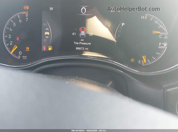 1C4RJFAG6KC794555 2019 JEEP GRAND CHEROKEE White Widok tylnych siedzeń