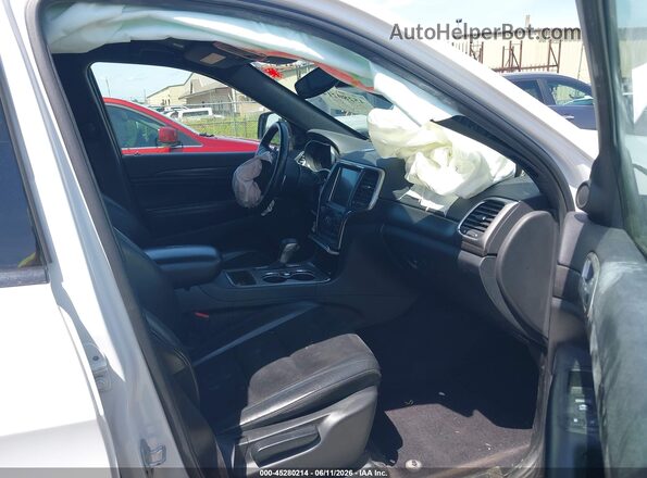 1C4RJFAG8HC927079 2017 JEEP GRAND CHEROKEE White Front interior view